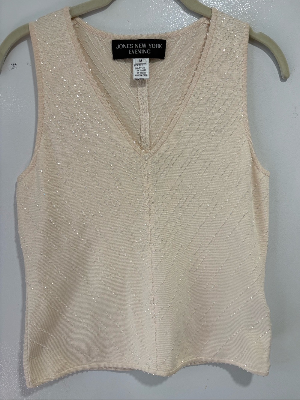 Jones New York Evening Cream Sleeveless Beaded V-Neck top